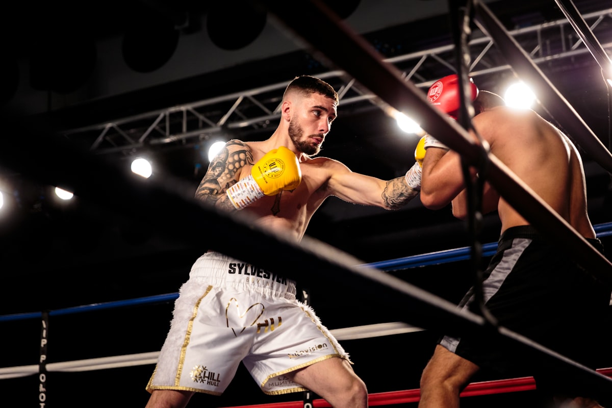 Hook Punch Technique: Mechanics, Timing, and Common Errors