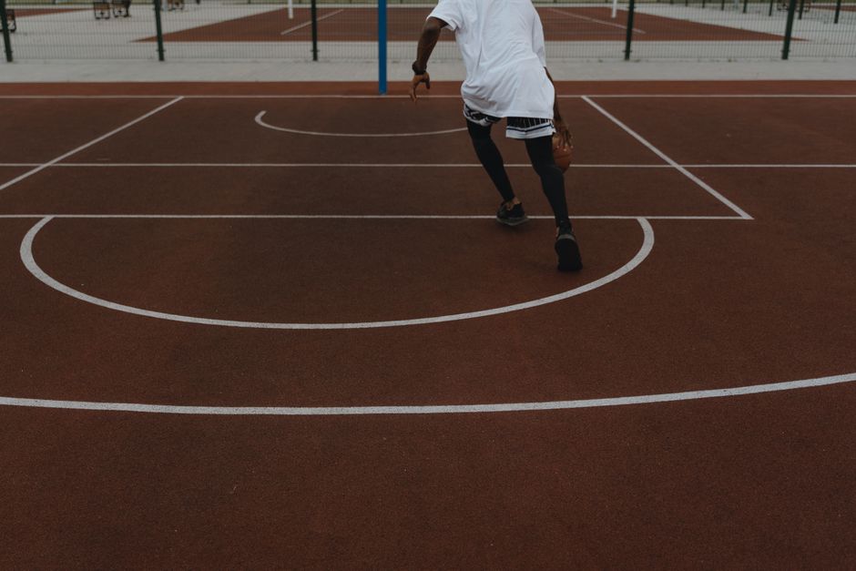How to Play Basketball: Rules, Positions, and Basic Skills