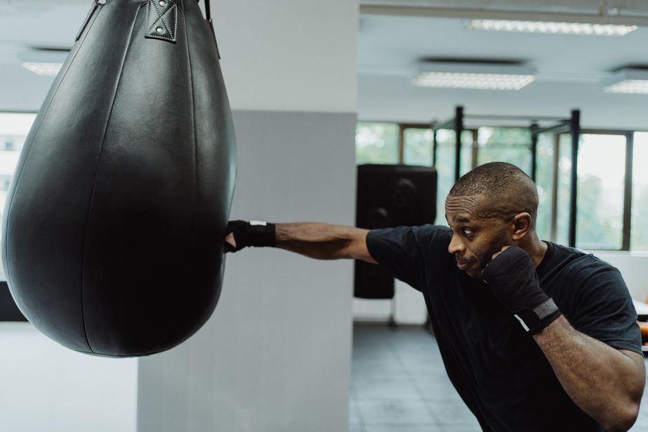Speed Bag Workout: Routines, Benefits and Common Mistakes